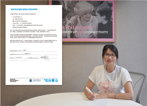 Asset_1_-_Wendy_signing_the_document