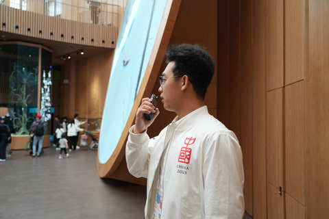 Hytera_PNC380_PoC_radios_used_by_the_China_Pavilion_team.jpg